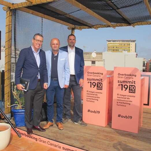 Carlos Álamo, en el centro de la imagen (Foto TA)